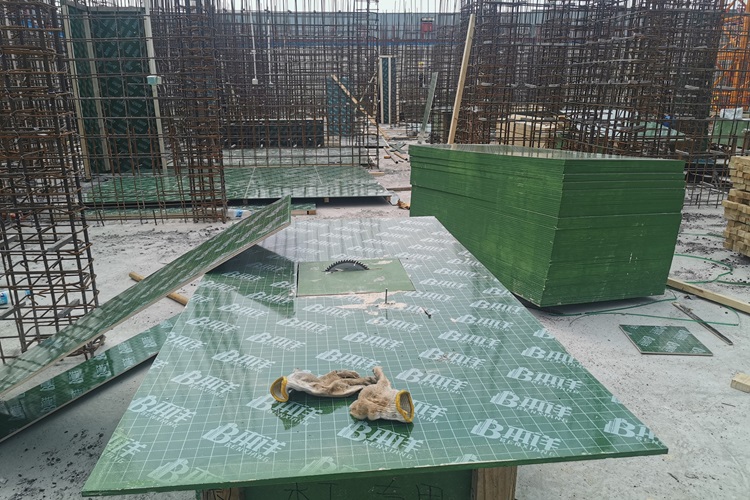 建筑工程公司使用塑面模板的好處