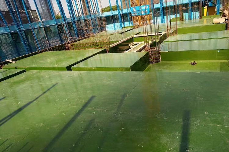 鋼化膜塑面模板性能解析